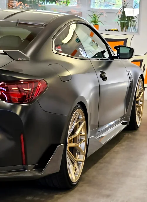 BMW M4 Keramikversiegelung schwarz matt zugeschnitten