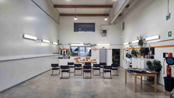 20230224_142614-scaled-scaled-1.jpg 3. Kurs: WIFI-Kurs Autoaufbereitung – Praxis, Wirtschaft & Gewerbe vereint