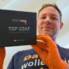 Top Coat Verpackung offen mit Inhalt Fasche Applikator und Applikatortücher TopCar