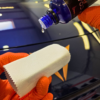 op-applikator-in-der-hand-coating-anwendung